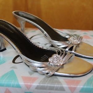 WOMEN'S SHOES: NATURALIZER KITTEN HEEL SIZE 10M